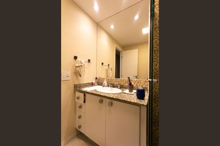 Apartamento à venda com 82m², 3 quartos e 1 vaga Apartamento à venda com 82m², 3 quartos e 1 vagaBanheiro Social