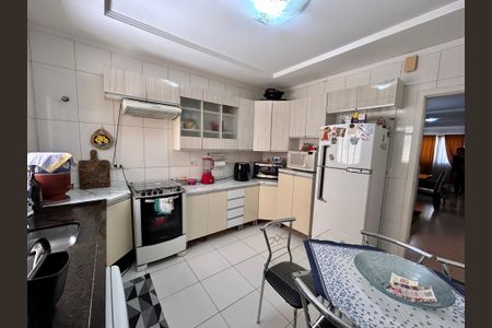 Casa à venda com 107m², 3 quartos e 2 vagas Casa à venda com 107m², 3 quartos e 2 vagasCozinha