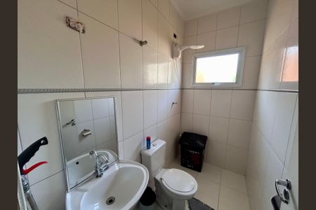 Casa à venda com 107m², 3 quartos e 2 vagas Casa à venda com 107m², 3 quartos e 2 vagasBanheiro Social