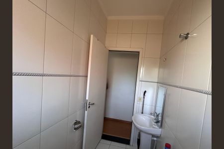 Casa à venda com 107m², 3 quartos e 2 vagas Casa à venda com 107m², 3 quartos e 2 vagasBanheiro Social