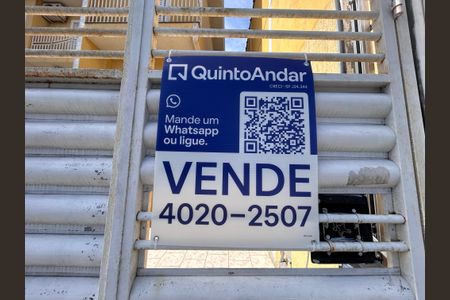 Casa à venda com 107m², 3 quartos e 2 vagas Casa à venda com 107m², 3 quartos e 2 vagasFachada