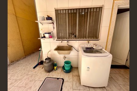 Casa à venda com 107m², 3 quartos e 2 vagas Casa à venda com 107m², 3 quartos e 2 vagasÁrea de Serviço