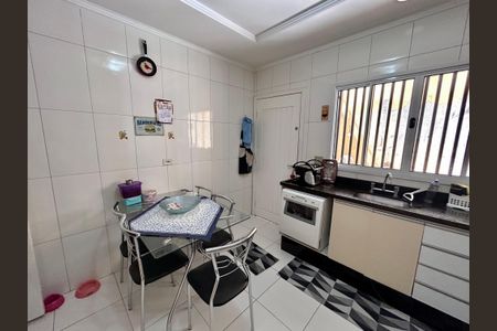 Casa à venda com 107m², 3 quartos e 2 vagas Casa à venda com 107m², 3 quartos e 2 vagasCozinha