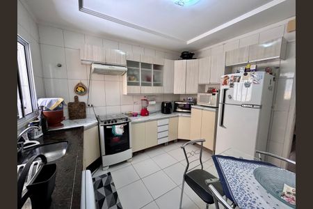 Casa à venda com 107m², 3 quartos e 2 vagas Casa à venda com 107m², 3 quartos e 2 vagasCozinha