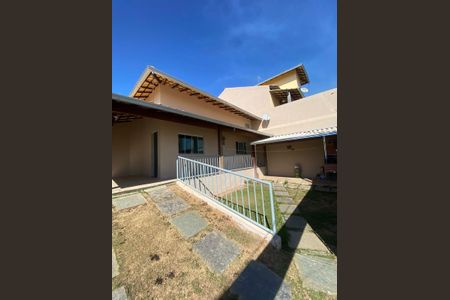 Casa à venda com 90m², 3 quartos e 2 vagas Casa à venda com 90m², 3 quartos e 2 vagasQuintal