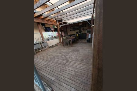 Casa à venda com 90m², 3 quartos e 2 vagas Casa à venda com 90m², 3 quartos e 2 vagasQuintal