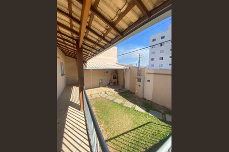 Casa à venda com 90m², 3 quartos e 2 vagas Casa à venda com 90m², 3 quartos e 2 vagasQuintal