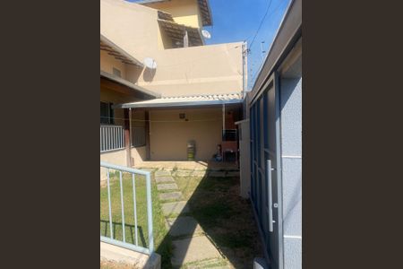 Casa à venda com 90m², 3 quartos e 2 vagas Casa à venda com 90m², 3 quartos e 2 vagasQuintal
