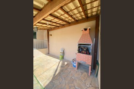 Casa à venda com 90m², 3 quartos e 2 vagas Casa à venda com 90m², 3 quartos e 2 vagasChurrasqueira