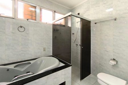 Casa de condomínio à venda com 357m², 4 quartos e 2 vagasBanheiro da Suíte