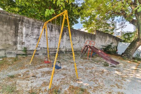 Apartamento à venda com 48m², 2 quartos e 1 vaga Apartamento à venda com 48m², 2 quartos e 1 vagaÁrea comum - Playground