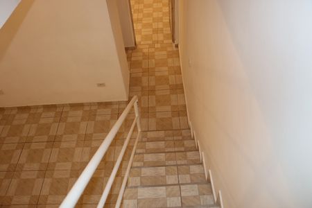 Casa para alugar com 70m², 2 quartos e sem vagaEscada com Corrimão