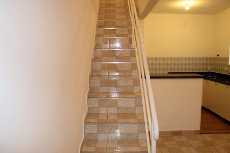 Casa para alugar com 70m², 2 quartos e sem vagaEscada / 2º andar