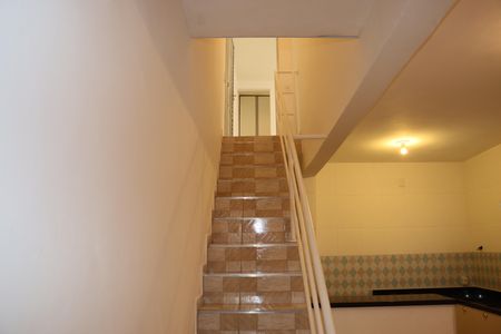 Casa para alugar com 70m², 2 quartos e sem vagaEscada / 2º andar