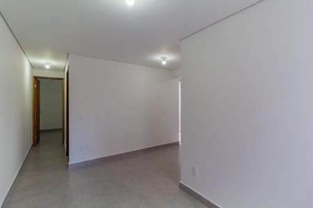 Sala de casa para alugar com 2 quartos, 70m² em Jardim Ana Rosa, São Paulo