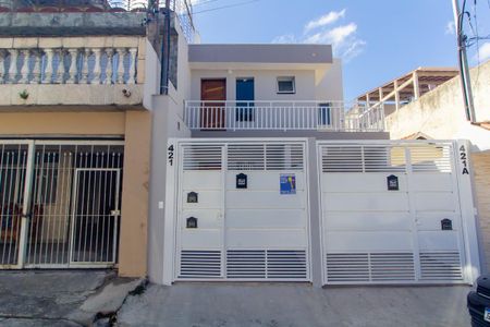 Casa para alugar com 70m², 2 quartos e 1 vaga Casa para alugar com 70m², 2 quartos e 1 vagaFachada