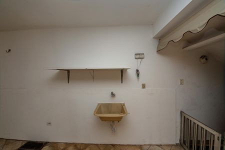 Casa à venda com 222m², 3 quartos e 6 vagas Casa à venda com 222m², 3 quartos e 6 vagasÁrea de Serviço