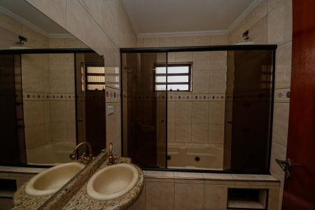 Casa à venda com 222m², 3 quartos e 6 vagas Casa à venda com 222m², 3 quartos e 6 vagasBanheiro Social