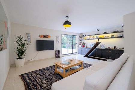 Casa à venda com 399m², 4 quartos e 3 vagasSala