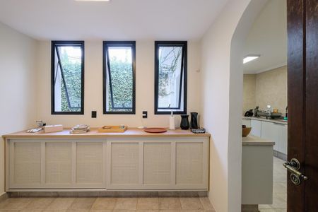 Casa à venda com 399m², 4 quartos e 3 vagasCorredor