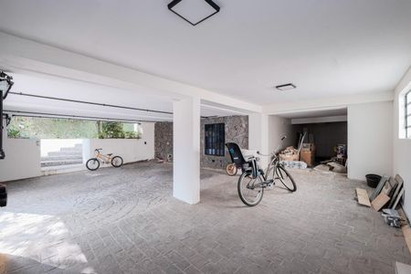 Casa à venda com 399m², 4 quartos e 3 vagasGaragem / Subsolo
