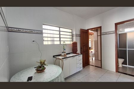 Casa à venda com 132m², 3 quartos e 3 vagas Casa à venda com 132m², 3 quartos e 3 vagasCopa