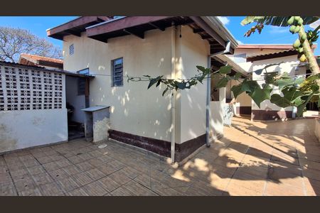 Casa à venda com 132m², 3 quartos e 3 vagas Casa à venda com 132m², 3 quartos e 3 vagasQuintal