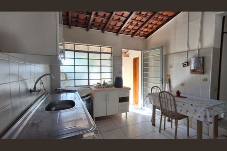 Casa à venda com 132m², 3 quartos e 3 vagas Casa à venda com 132m², 3 quartos e 3 vagasCozinha