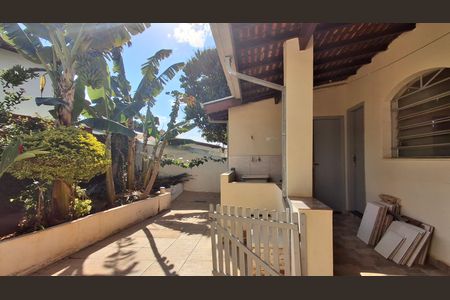 Casa à venda com 132m², 3 quartos e 3 vagas Casa à venda com 132m², 3 quartos e 3 vagasQuintal Casa 1