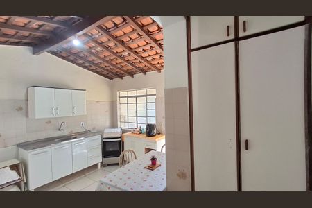 Casa à venda com 132m², 3 quartos e 3 vagas Casa à venda com 132m², 3 quartos e 3 vagasCozinha