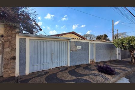 Casa à venda com 132m², 3 quartos e 3 vagas Casa à venda com 132m², 3 quartos e 3 vagasFachada