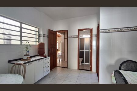 Casa à venda com 132m², 3 quartos e 3 vagas Casa à venda com 132m², 3 quartos e 3 vagasCopa