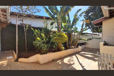 Casa à venda com 132m², 3 quartos e 3 vagas Casa à venda com 132m², 3 quartos e 3 vagasQuintal Casa 1