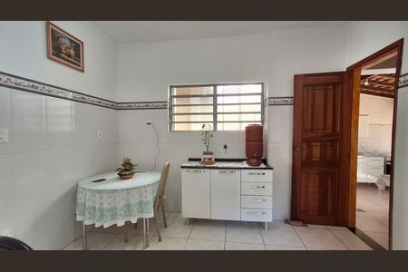 Casa à venda com 132m², 3 quartos e 3 vagas Casa à venda com 132m², 3 quartos e 3 vagasCopa