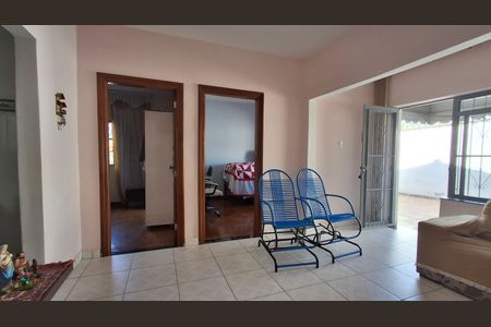 Casa à venda com 132m², 3 quartos e 3 vagas Casa à venda com 132m², 3 quartos e 3 vagasSala