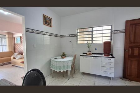 Casa à venda com 132m², 3 quartos e 3 vagas Casa à venda com 132m², 3 quartos e 3 vagasCopa