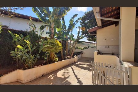 Casa à venda com 132m², 3 quartos e 3 vagas Casa à venda com 132m², 3 quartos e 3 vagasQuintal Casa 1