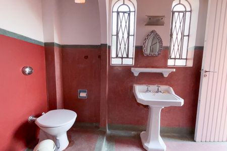 Casa à venda com 220m², 2 quartos e 1 vagaBanheiro