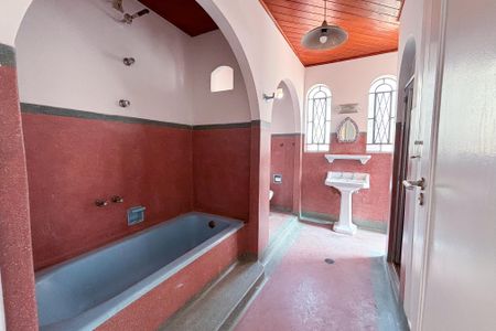 Casa à venda com 220m², 2 quartos e 1 vagaBanheiro