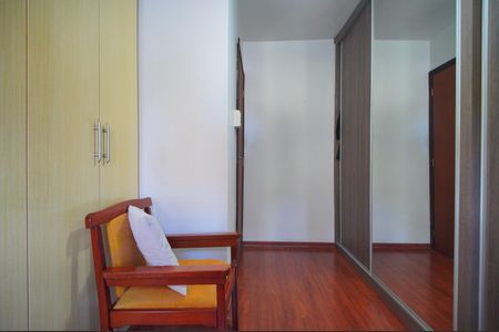 Casa à venda com 300m², 4 quartos e 3 vagasQuarto 2