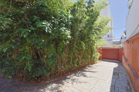 Garagem de casa à venda com 3 quartos, 125m² em Cidade Nova, Belo Horizonte