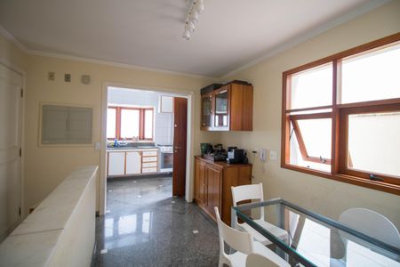 Casa à venda com 460m², 4 quartos e 4 vagas Casa à venda com 460m², 4 quartos e 4 vagasCozinha