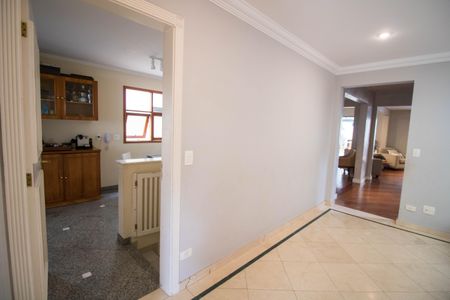 Casa à venda com 460m², 4 quartos e 4 vagas Casa à venda com 460m², 4 quartos e 4 vagasSala