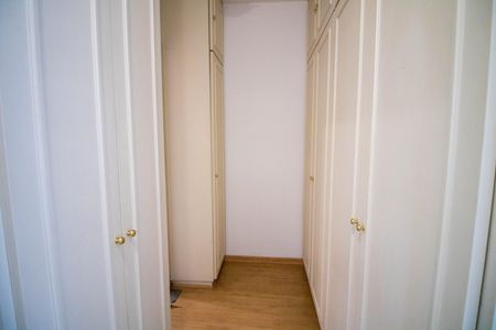 Casa à venda com 460m², 4 quartos e 4 vagas Casa à venda com 460m², 4 quartos e 4 vagasHall