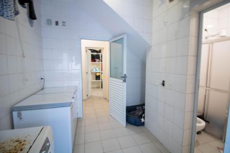 Casa à venda com 460m², 4 quartos e 4 vagas Casa à venda com 460m², 4 quartos e 4 vagasÁrea de Serviço