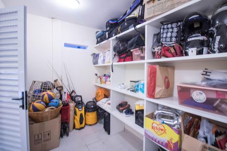 Casa à venda com 460m², 4 quartos e 4 vagas Casa à venda com 460m², 4 quartos e 4 vagasDespensa