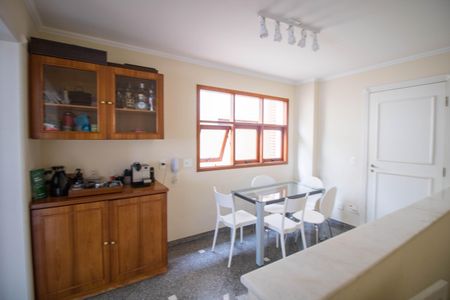 Casa à venda com 460m², 4 quartos e 4 vagas Casa à venda com 460m², 4 quartos e 4 vagasCozinha