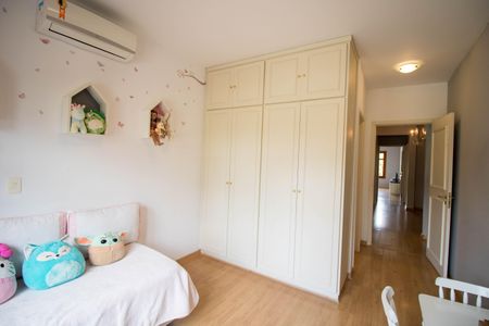 Casa à venda com 460m², 4 quartos e 4 vagas Casa à venda com 460m², 4 quartos e 4 vagasSuíte 2