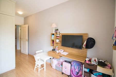 Casa à venda com 460m², 4 quartos e 4 vagas Casa à venda com 460m², 4 quartos e 4 vagasSuíte 2