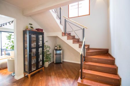 Casa à venda com 460m², 4 quartos e 4 vagas Casa à venda com 460m², 4 quartos e 4 vagasSala 2